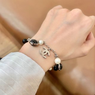 CHANEL Isadora Pearl Charm Bracelet