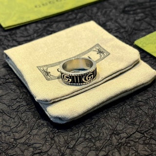 Gucci Interlocking G Engraved Textured Band Ring