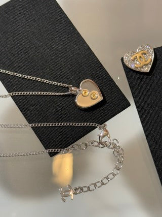 Chanel Crystal Heart CC Pendant Necklace – Elegant Luxury Jewelry