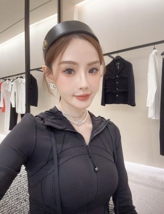 Chanel Black Leather Gold Accent Headband – Elegant Luxury Fashion Accessory