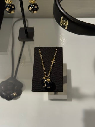 Chanel Black Pearl CC Pendant Necklace – Elegant Luxury Fashion Jewelry
