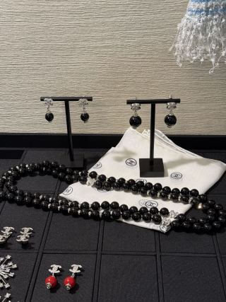 Chanel Black Pearl CC Drop Earrings – Elegant Luxury Fashion Jewelry