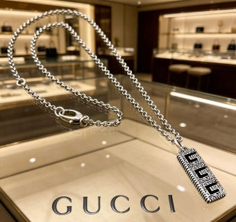 Gucci GG Logo Plate Chain Necklace