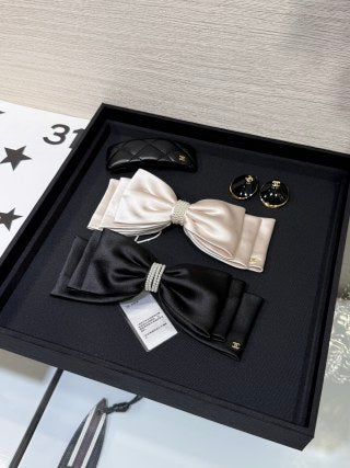 Chanel Romantic Pearl Bow Hair Set