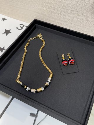 Chanel Black & White Chain Necklace – Elegant Luxury Fashion Jewelry