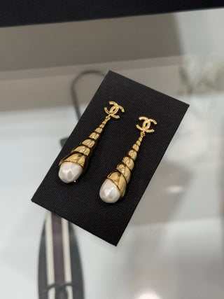 Chanel Pearl Gold Chain Drop Earrings – Elegant Luxury Fashion Jewelry