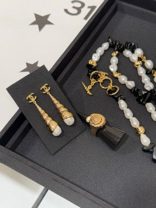 Chanel Pearl Gold Chain Drop Earrings – Elegant Luxury Fashion Jewelry
