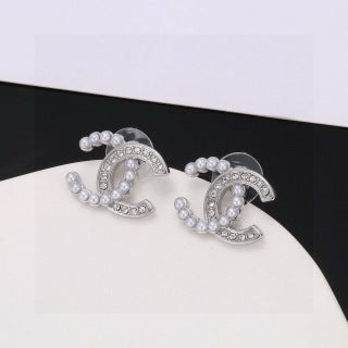 CHANEL Pearl Radiance Stud Earrings