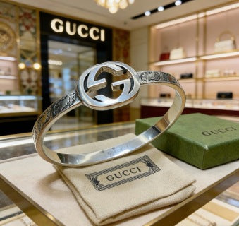 Gucci Interlocking G Crystal Texture Signet Cuff Bracelet
