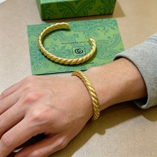 Gucci Interlocking G Twisted Chain Cuff Bracelet