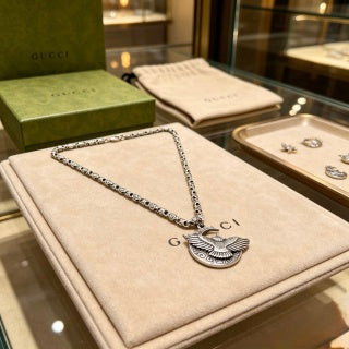 Gucci GG Shell Pendant Chain Necklace