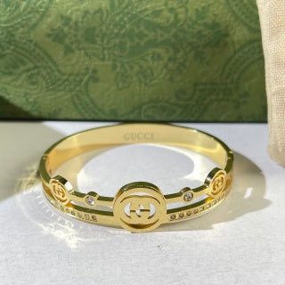 Gucci Interlocking G Center Medallion Crystal Link Cuff Bracelet